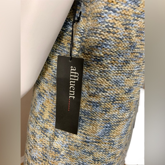 Affluent sleeveless sweater size Medium. Blue and tan mix colors.  NWT - Picture 5 of 9
